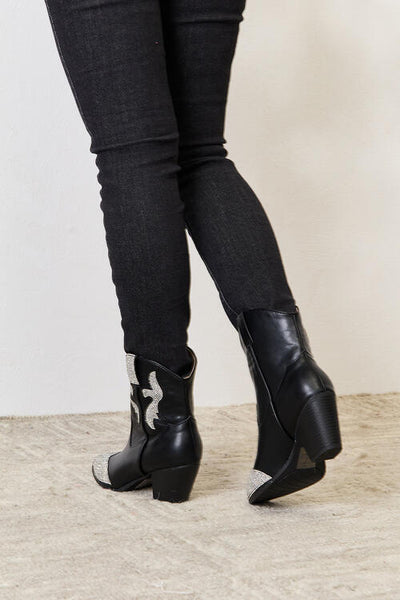Rhinestone Pointed Boots in Black - Southern Soul Collectives