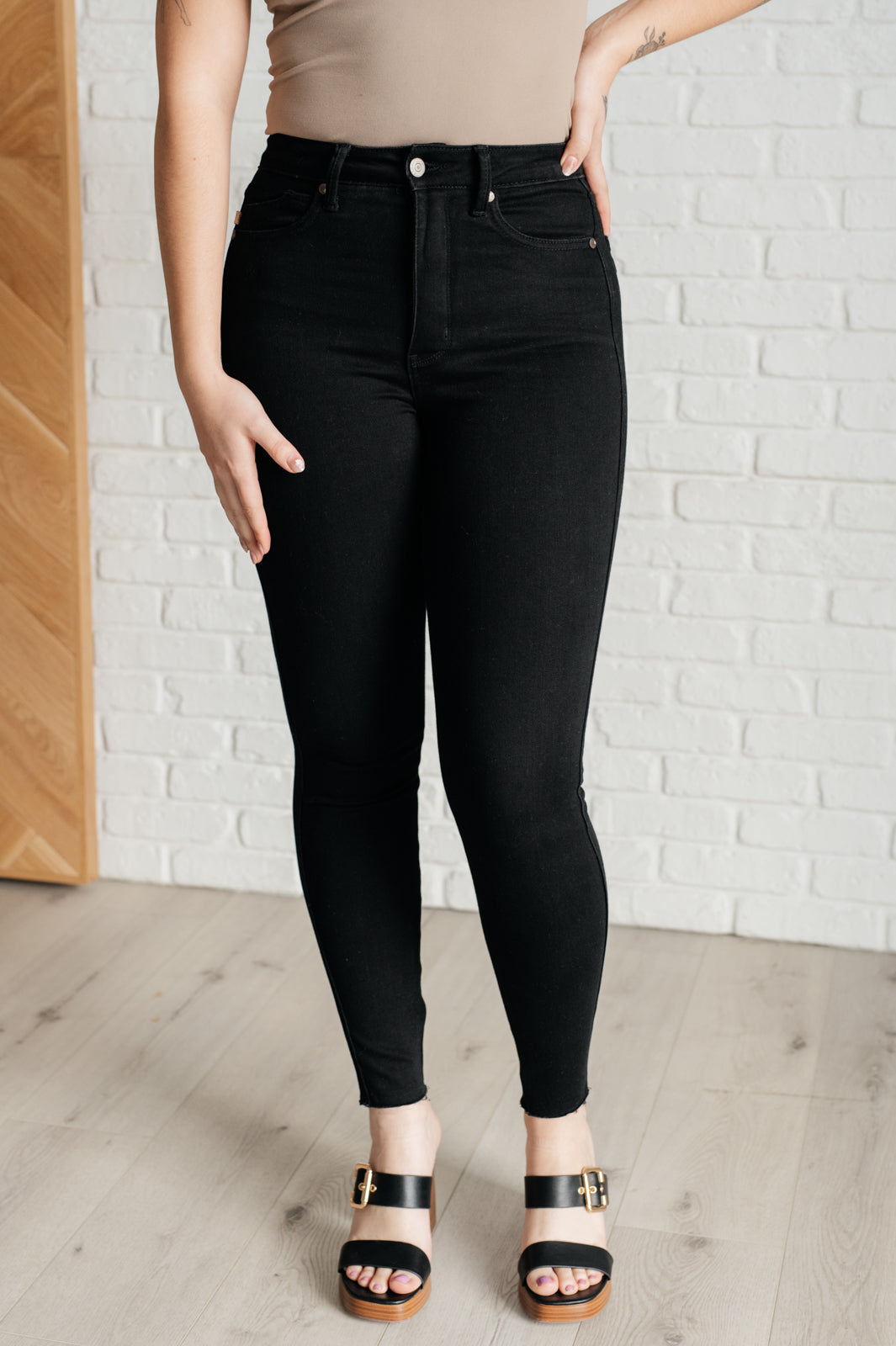 Judy Blue Nicole Tummy Control Skinny Jeans in Black