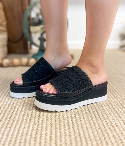 Ophelia Wedges in Black