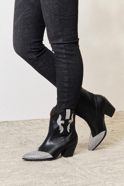 Rhinestone Pointed Boots in Black - Southern Soul Collectives