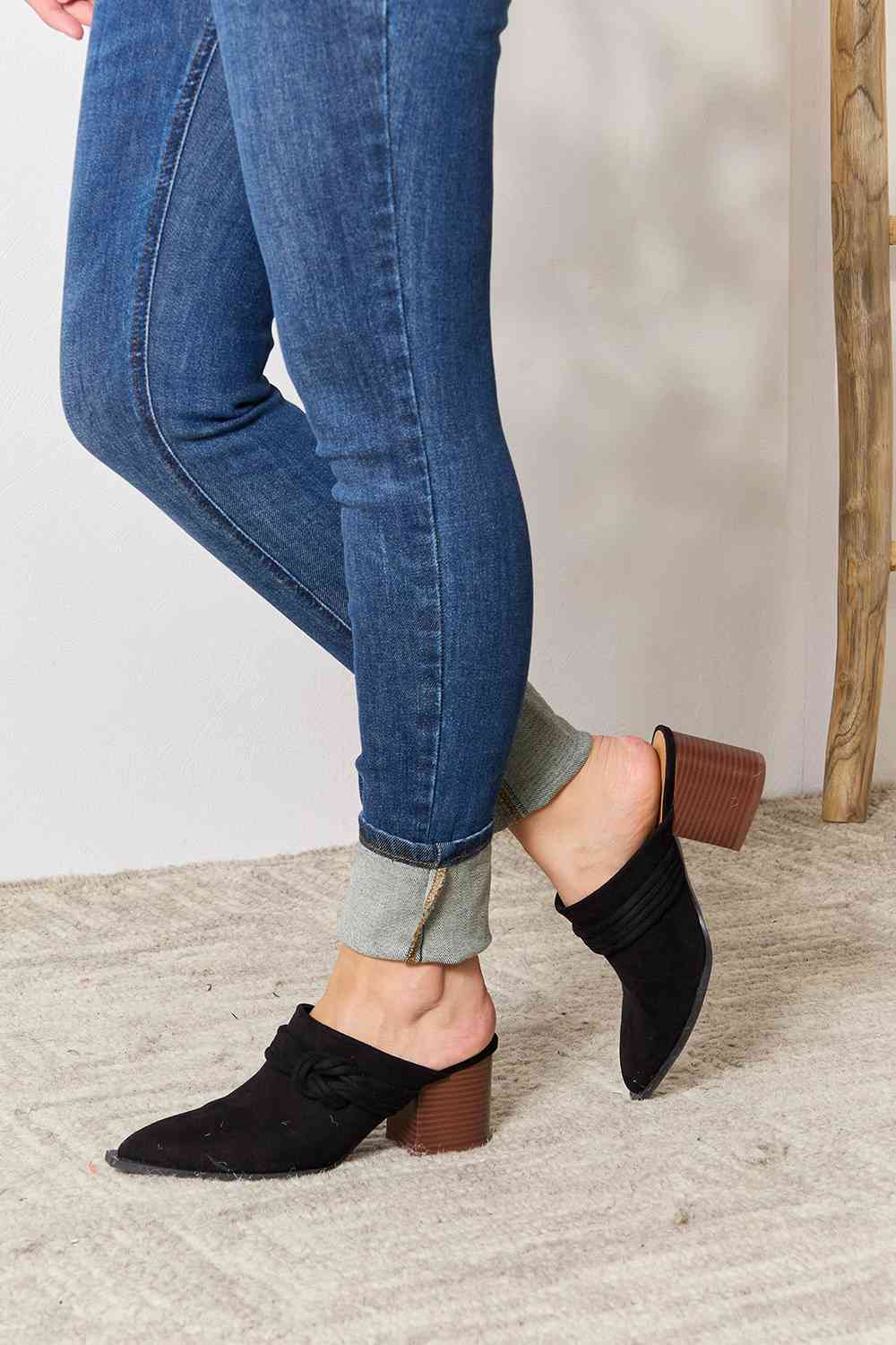 Pointed-Toe Side Braided Trim Mules in Black